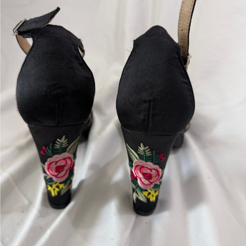 Chinese Laundry Black Floral Embroidered Heels Size 10